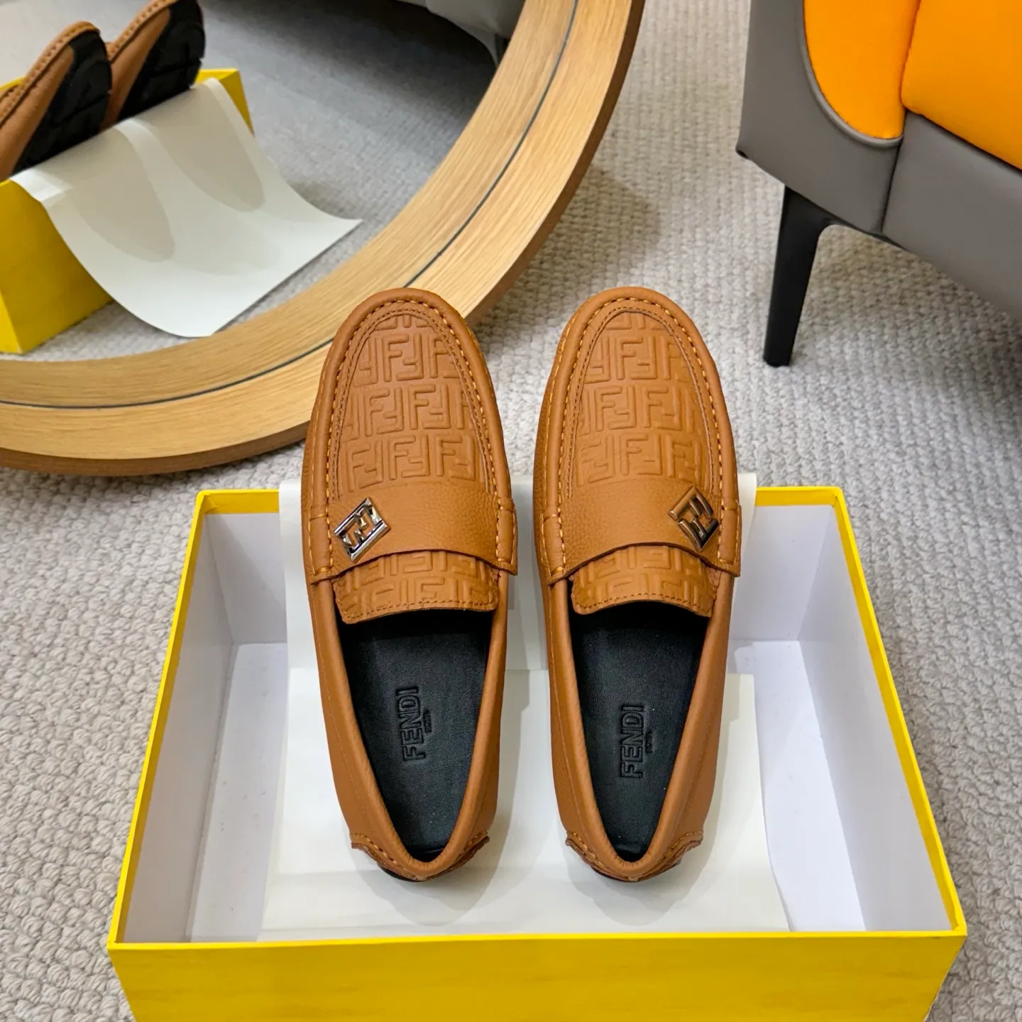 Men's shoes 💰420 [FENDI Fendi] 2⃣️0⃣️2⃣️5️⃣New Milan men's fashion lazy catwalk style ✅ fashionable casual beanie shoes, imported calfskin fabric, super smooth texture, sweat-absorbent and breathable, (sheepskin lining). Metal LOGO on the shoe body, Medusa avatar, irregular avatar, high-end craftsmanship logo✅ French Loft set foot design style 👟Low-key and elegant, great on-foot effect... Men's shoe size: 38-46 (4-12)
